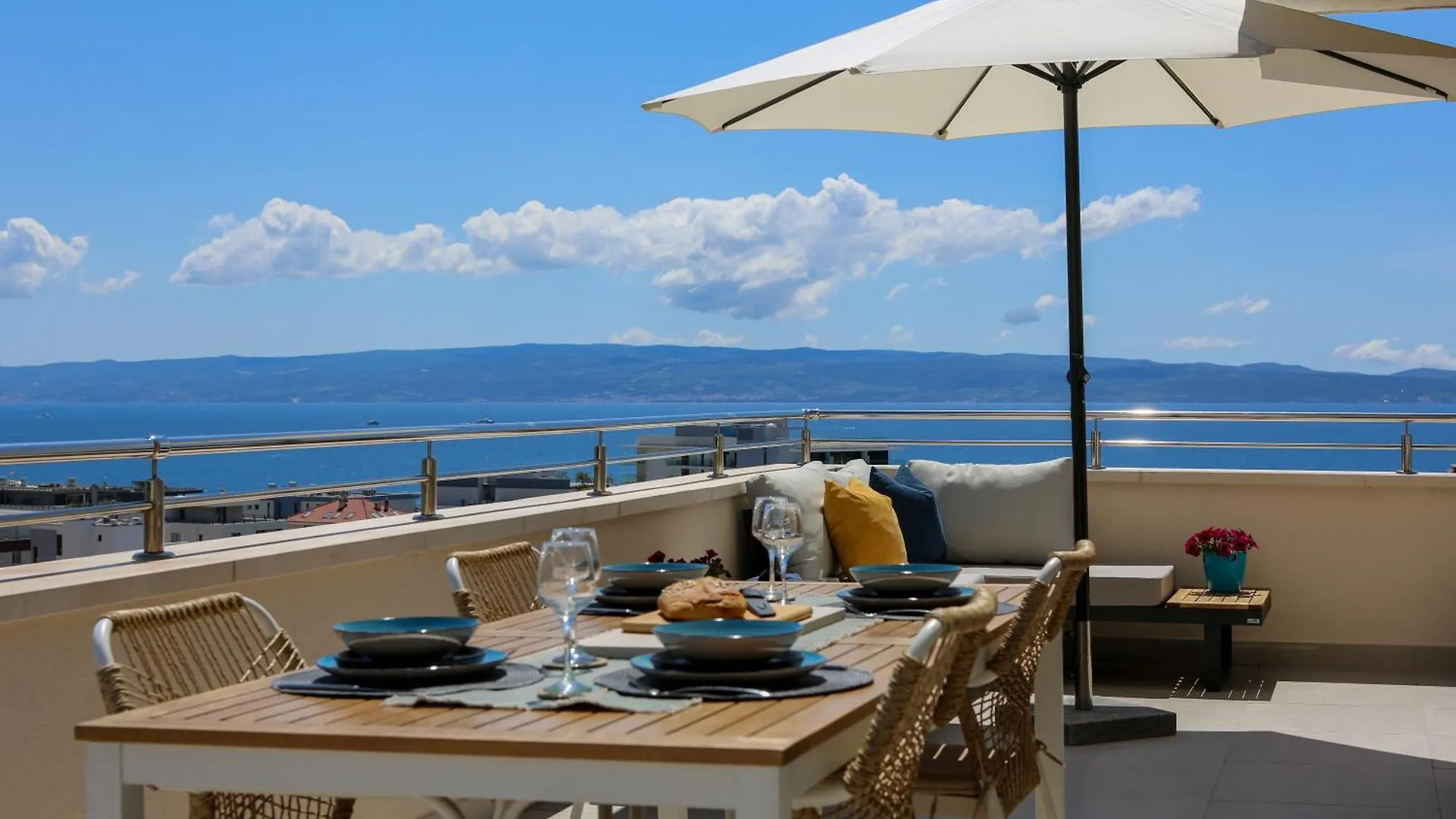 Kiki'S Sea View Open Apartment With Terrace And Jacuzzi Spalato Croazia