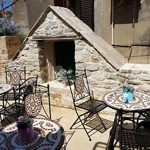 Nautica Stone House Split